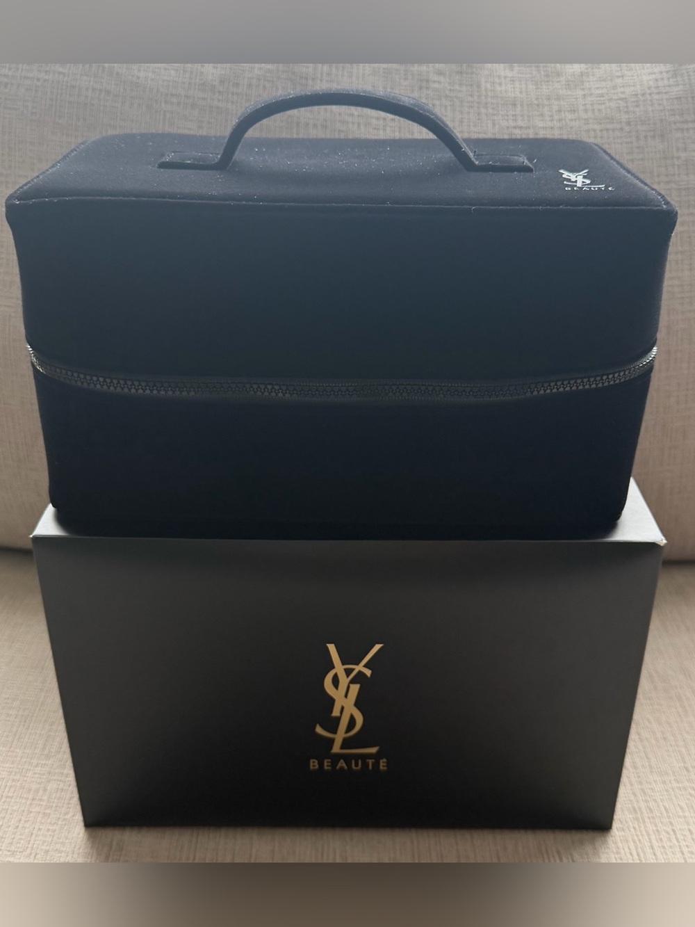 NEW Yves Saint Laurent Parfums Beaute Vanity Case